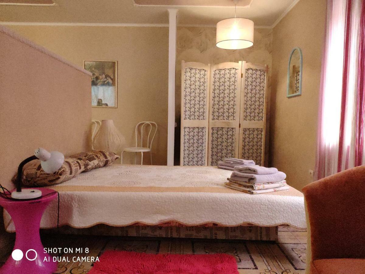 Apartments Domovik Latorichnaya,3 มุกาเชเว ภายนอก รูปภาพ